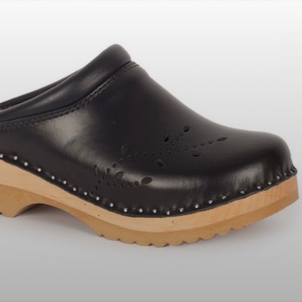 O'Keefe Black Troentorps clogs